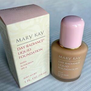 MK Soft Ivory Day Radiance Liquid Foundation